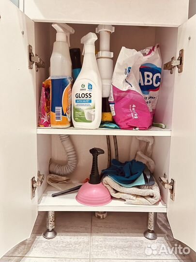 Тумба с раковиной,навесной шкаф с зеркалом