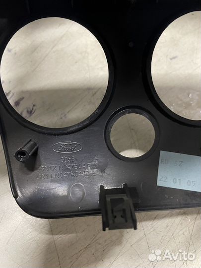 Консоль центральная на торпедо Fusion 2002-2012