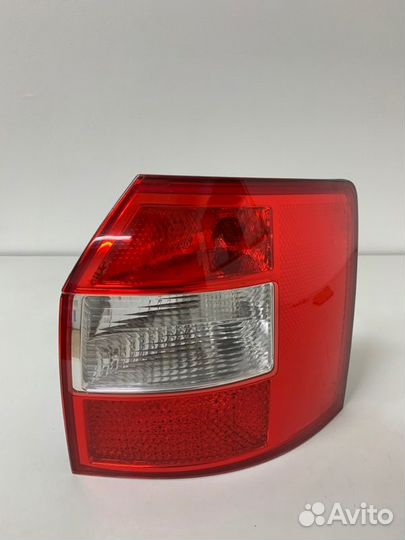 Фонарь задний правый Audi A4 B6 универсал
