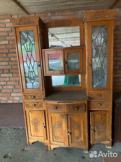 Антикварный шкаф буфет