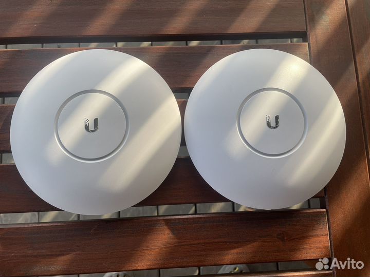 Точка доступа Ubiquiti UniFi AP AC PRO