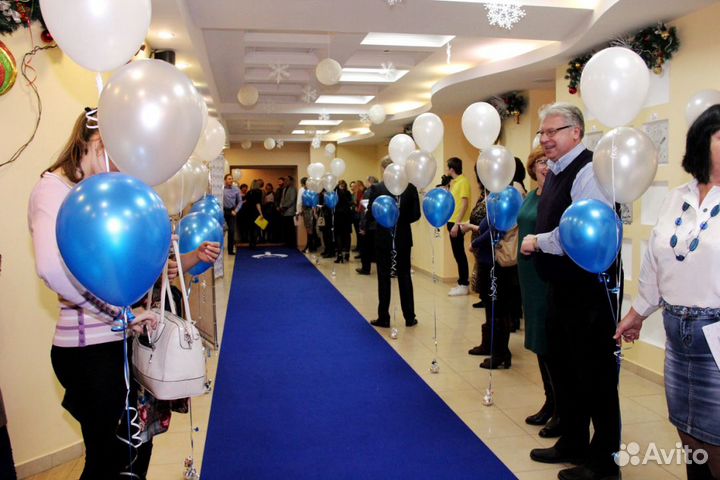 Аренда красной ковровой дорожки и стоек ограждения