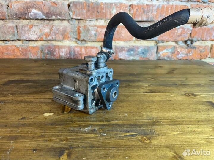 Насос гидроусилителя руля Bmw 3 E90 N46B20 11