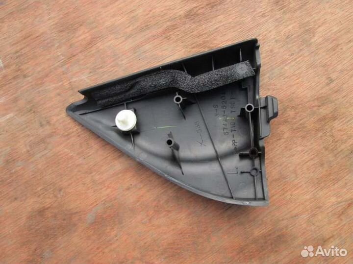 Уголок двери левый Toyota Platz NCP16 2NZ-FE