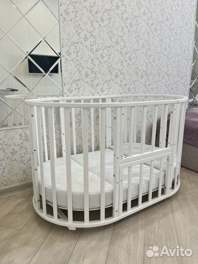 Круглая овальная кроватка с матрасом