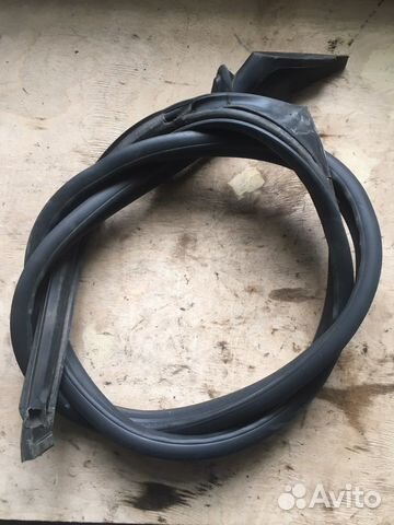 Уплотнитель вдоль крыши левый Renault Laguna 2