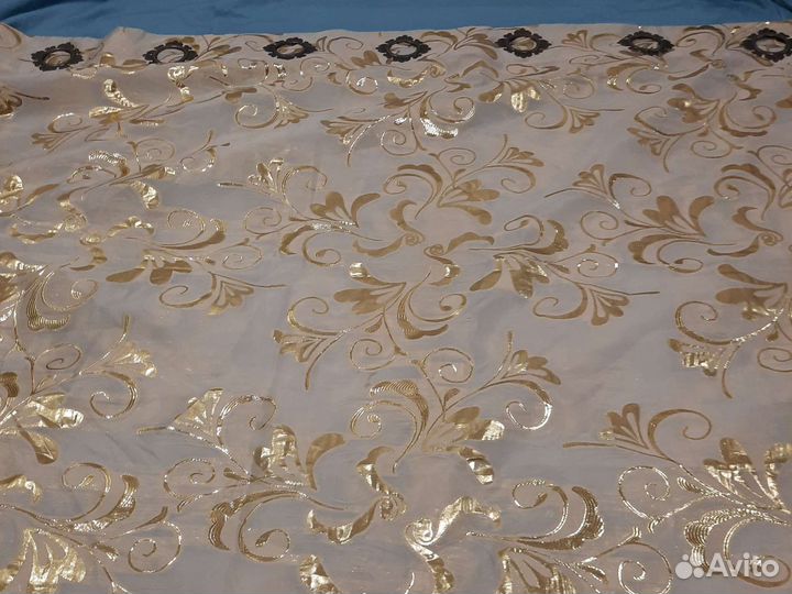 Штора с золотыми цветами