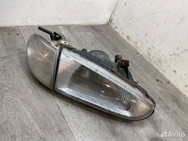 Фара правая Hyundai Lantra