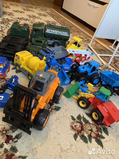 Игрушки пакетом машинки для мальчика