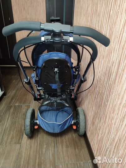 Трехколесный велосипед-коляска с ручкой