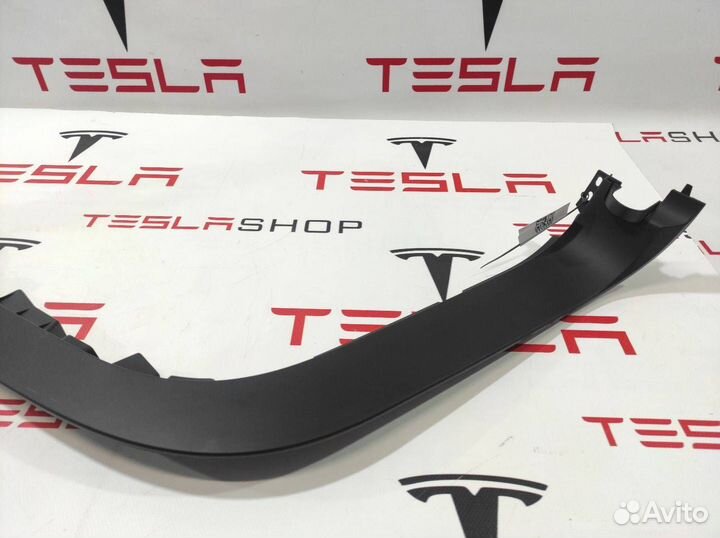 Накладка проема подъемной задней двери Tesla рест