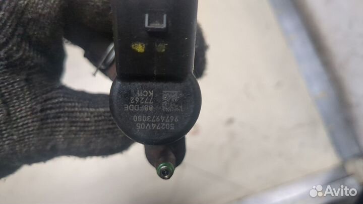 Форсунка топливная Volvo S40 2004