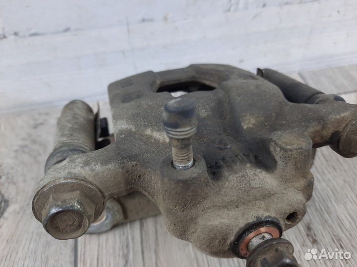 Суппорт тормозной задний правый Tiida Juke Qashqai