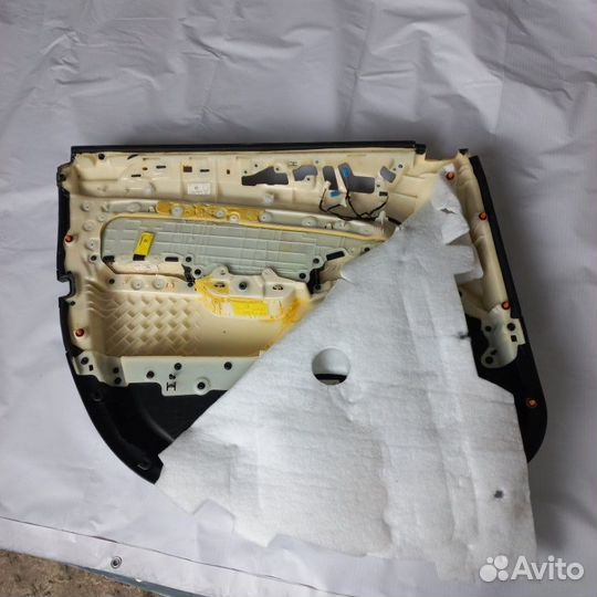 Обшивка двери передняя правая Mercedes-Benz Ml