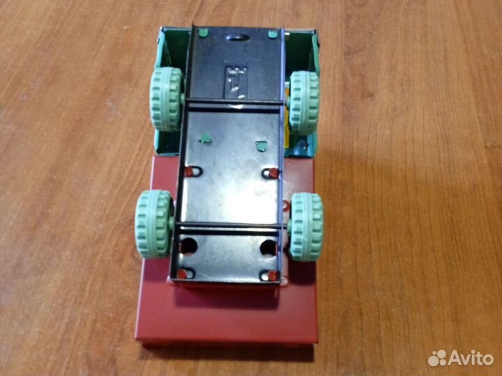 Игрушка металлическая