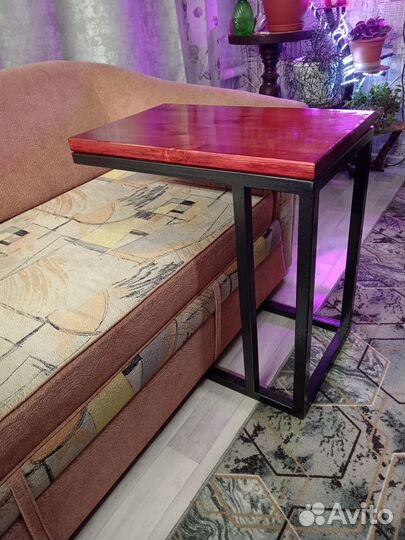 Приставной столик