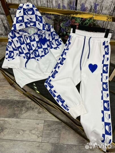 Спортивный костюм женский