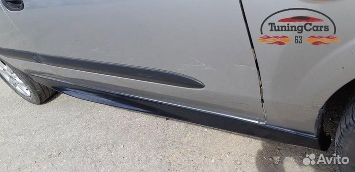 Накладки на пороги Ниссан Альмера N16 2000-2006г.в