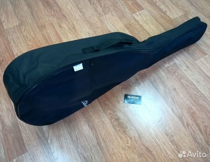 Гитара с чехлом