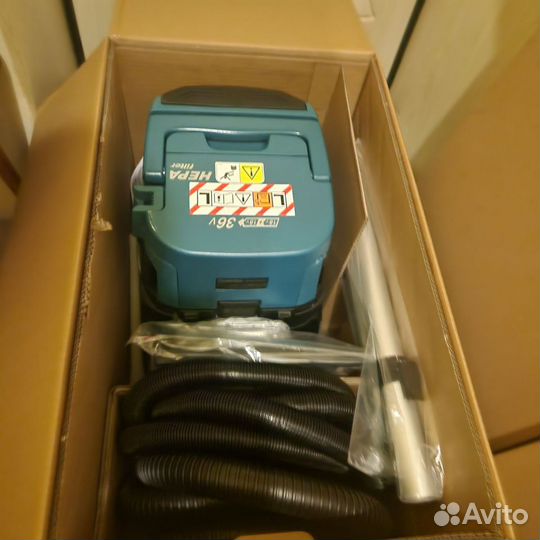 Пылесос аккумуляторный 36В Makita DVC157LZX3