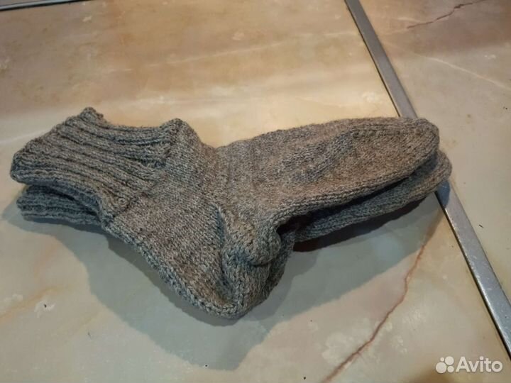 Шерстяные носки ручной вязки