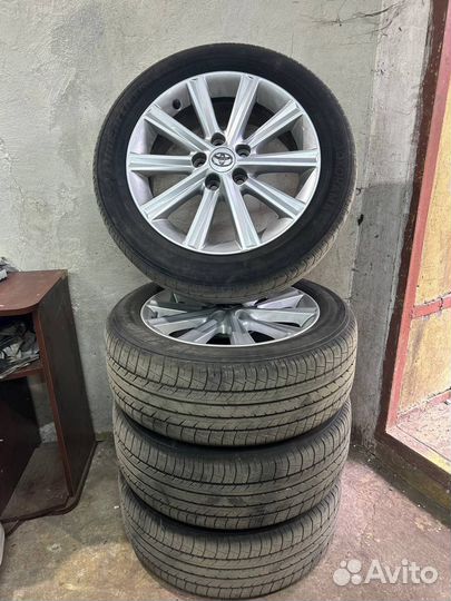Комплект колес Toyota Camry r17