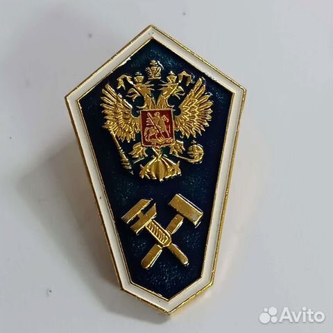 Машина со знаком ромбик
