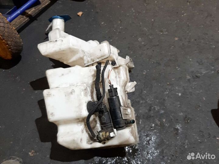 Бачок омывателя Фольксваген Пассат B6