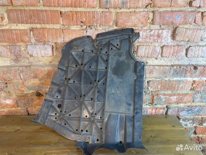 Защита днища кузова передняя правая Bmw 3 E90