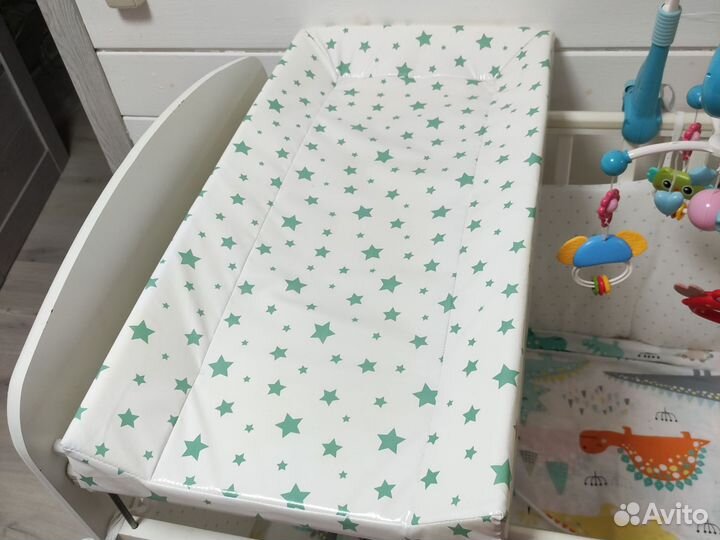 Пеленальная доска на кроватку