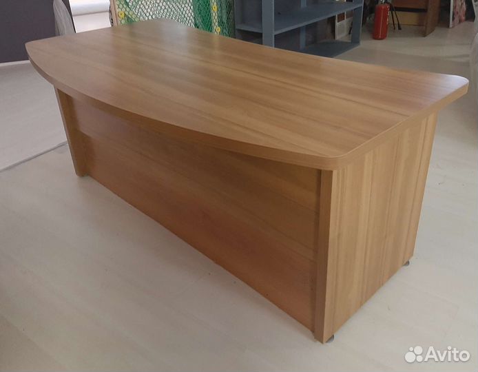 Стол офисный удобный