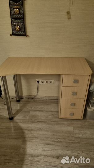 Письменный стол