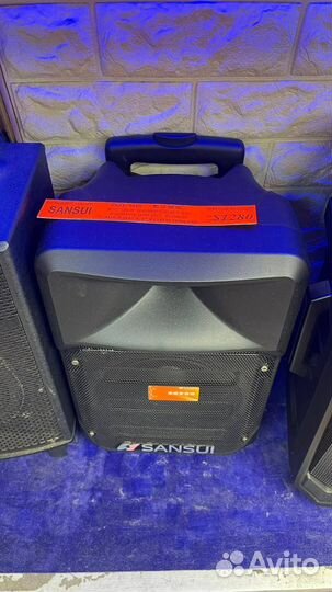 Колонка с двумя микрофонами