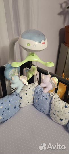 Детская кроватка с маятником