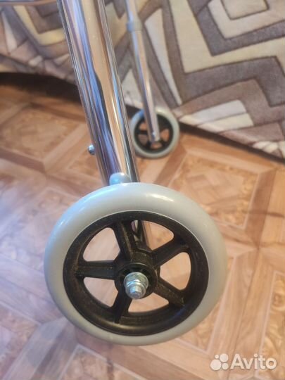 Ходунки для взрослых с колесами(шагающие)