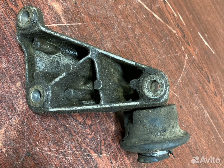 Передний кронштейн двигателя ауди 100 с4