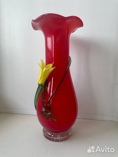 Ваза из цветного стекла