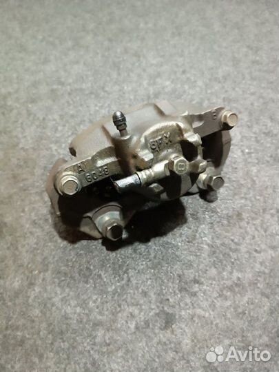 Суппорт тормозной передний левый Mitsubishi Lancer