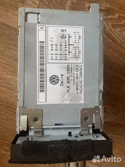 Штатная магнитола и рамка-бардачок на Туарег 1