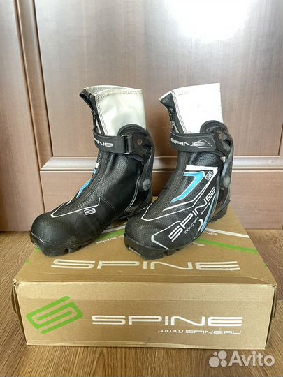 Продам лыжные ботинки