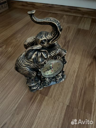 Часы слоник