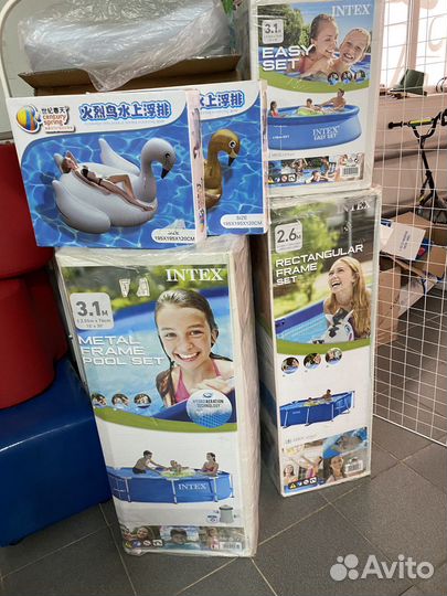 Надувной лебедь, фламинго