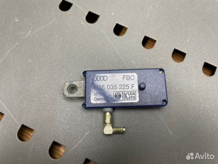 Усилитель антенны Audi A6 C5 avant 2.5TDI AKE 2000