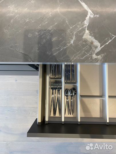 Кухня под потолок