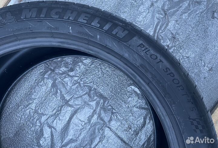 Michelin Pilot Sport 4 S 285/40 R22 110Y