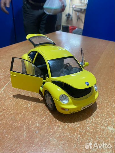 Модель Vw New Beetle Maisto 1/18