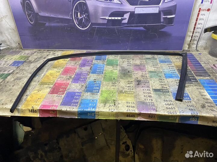 Уплотнитель стекла передний правый kia cerato 3