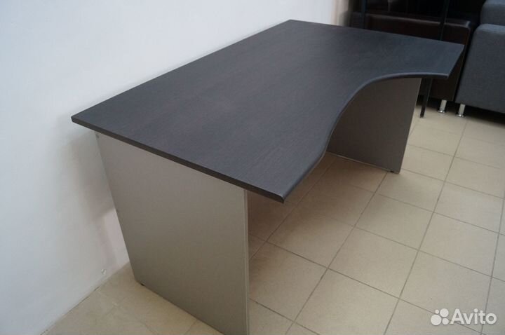 Стол офисный угловой