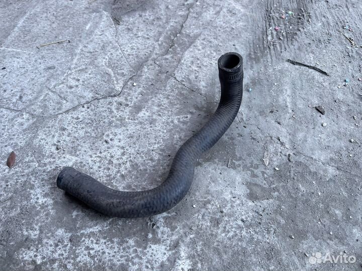 Патрубок охлаждающей жидкости Mercedes W126 M110