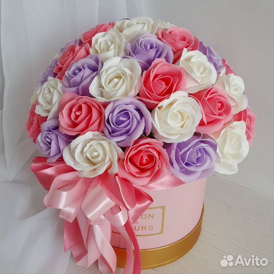 Букет в шляпной коробке из мыльных цветов